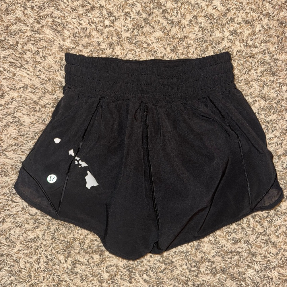 Lululemon Black Hotty Hot high rise 2.5 inch Hawaiian Islands